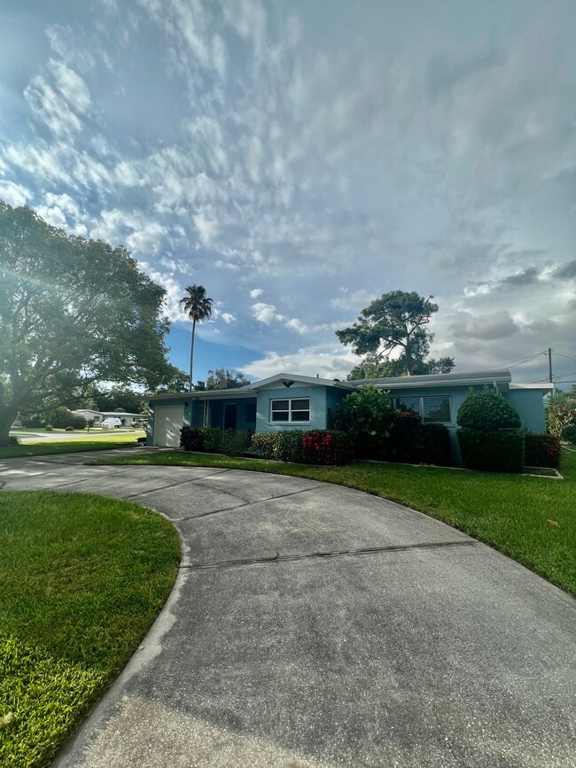 Photo - 1720 59th St S