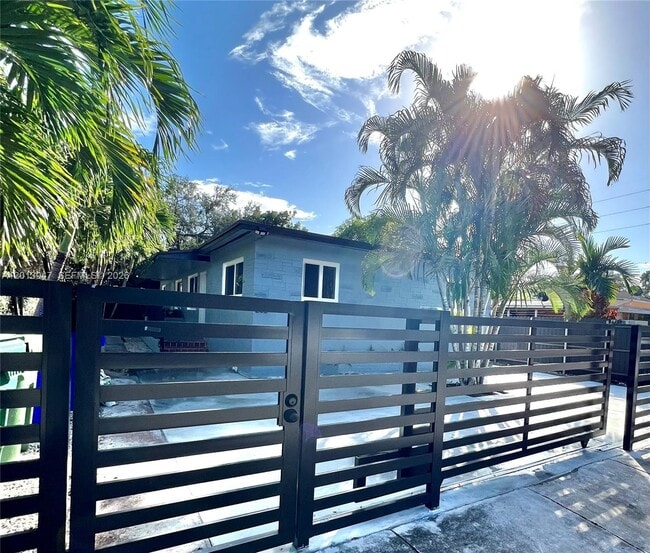 Building Photo - 280 NW 55th St Unit 282