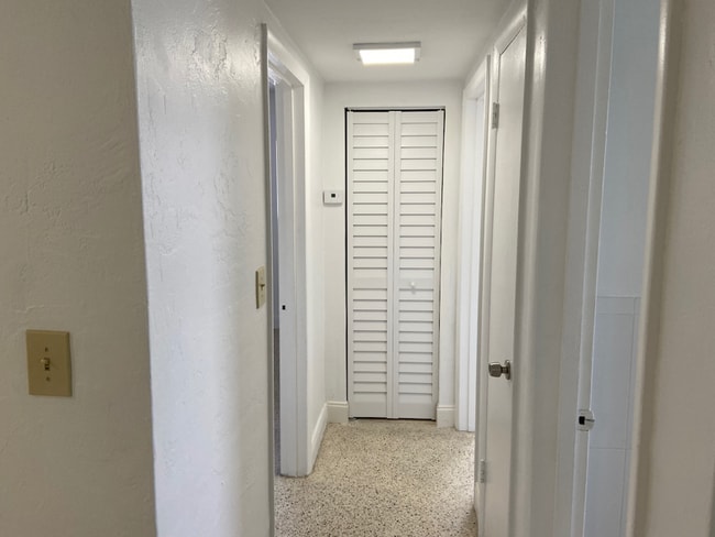 Photo - 931 SW 71st Ave