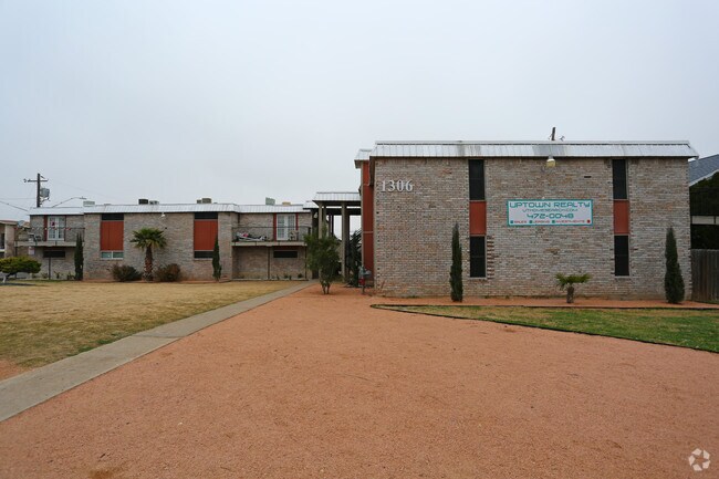 Seven Towers Apartments - Seven Towers Apartments