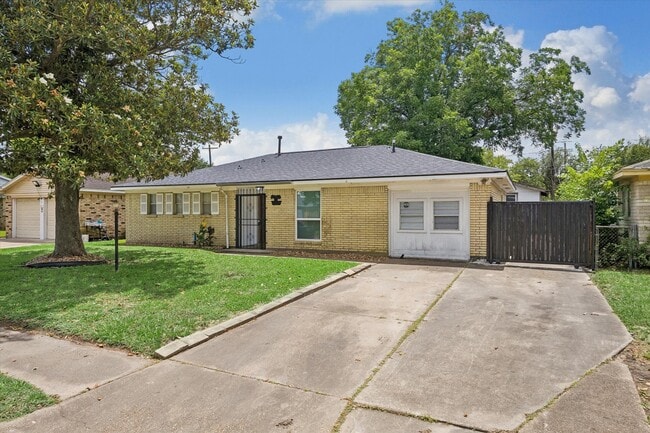 Building Photo - 9315 Glen Shadow Dr