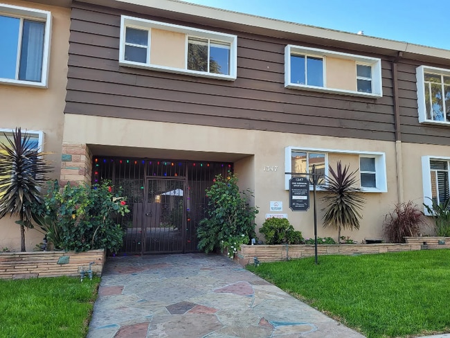 Building Photo - 1347 N Alta Vista Blvd Rental