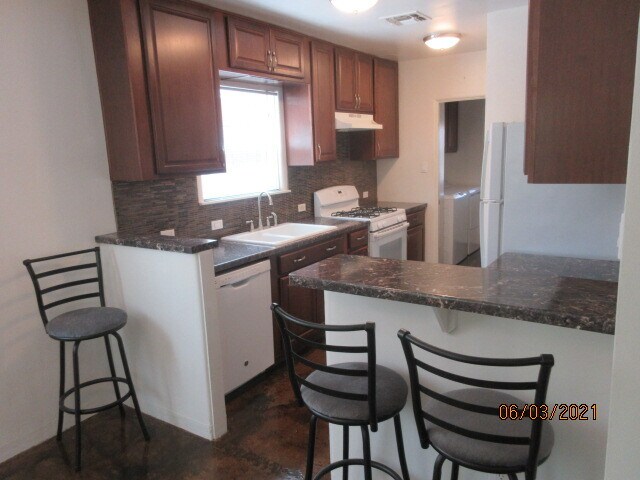 Photo - 119 W Elm St