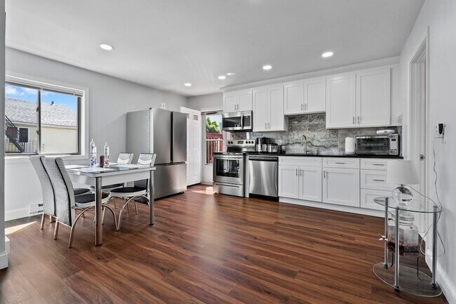 Photo - 165 Saratoga St Unit 2