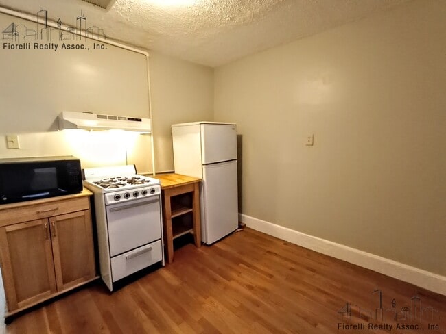 Photo - 18 Parmenter St Unit 1