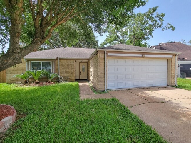 Building Photo - BEAUTIFUL 3 BEDROOM 2 BATH UPDATED HOME WI...