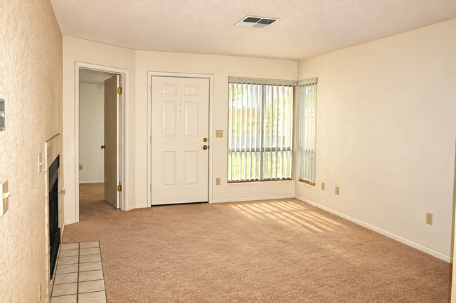 3176 Shoshone Dr