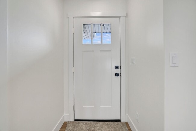 560 Aries Ct