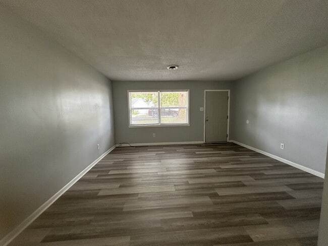 506 Parkway Ct