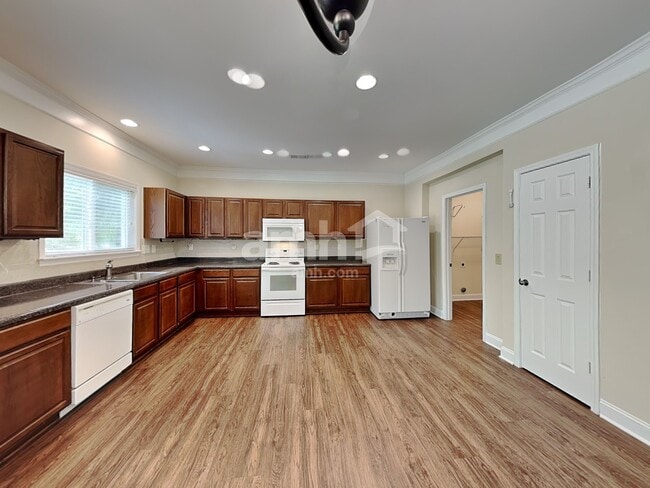 Photo - 419 Annaberg Ln