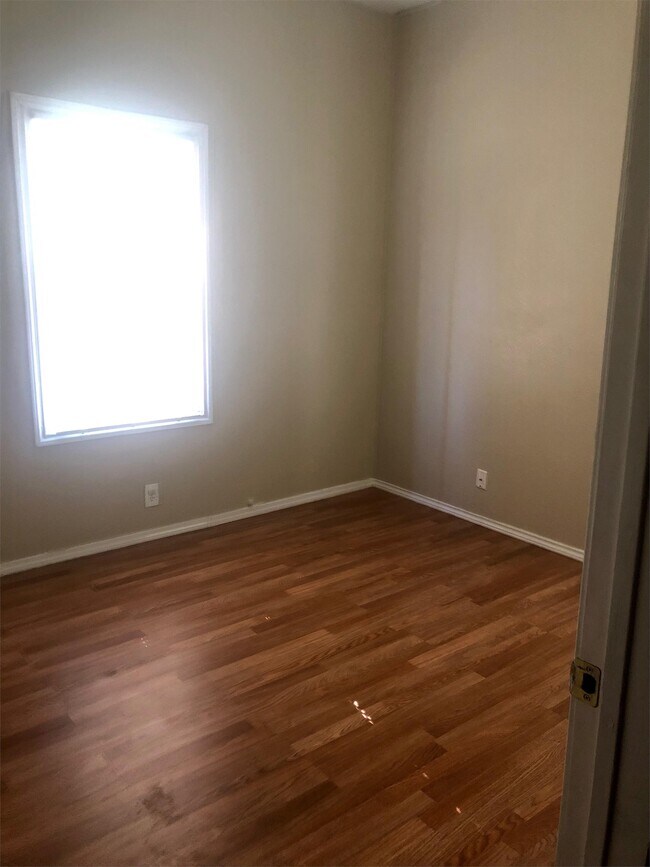 Photo - 413 N Hackberry St