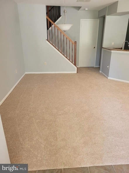 Photo - 206 Oliphant Ln