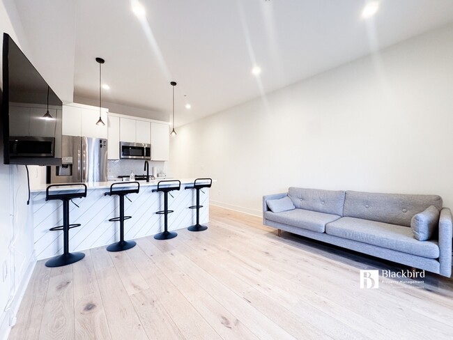 Photo - 1011 18th St NE Unit 6