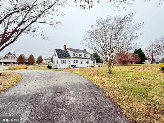 Building Photo - 118 St Marys Ave