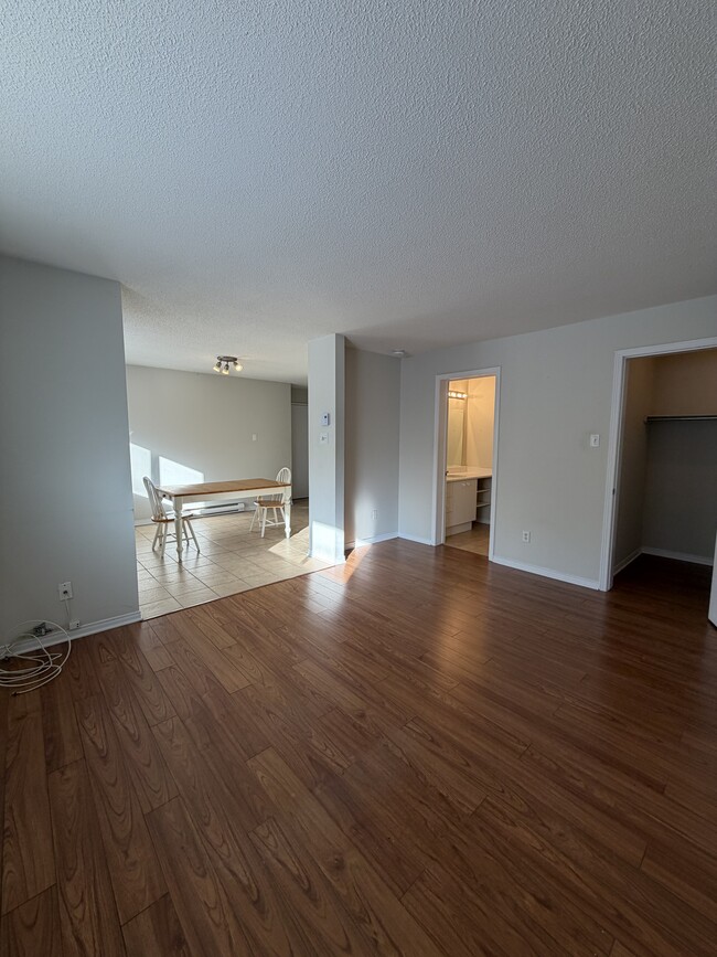 Building Photo - Studio à louer - 1100$/mois - Rue de la Futaie, Gatineau Unit 24-04