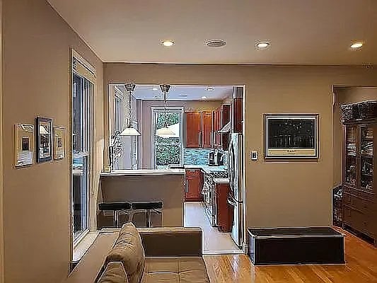 Building Photo - 54 Hausman St