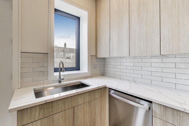 Photo - 2 bedroom in Chicago IL 60647 Unidad 2S