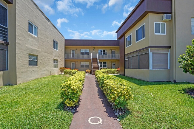 Photo - 810 Burgundy St Condo Unit Q