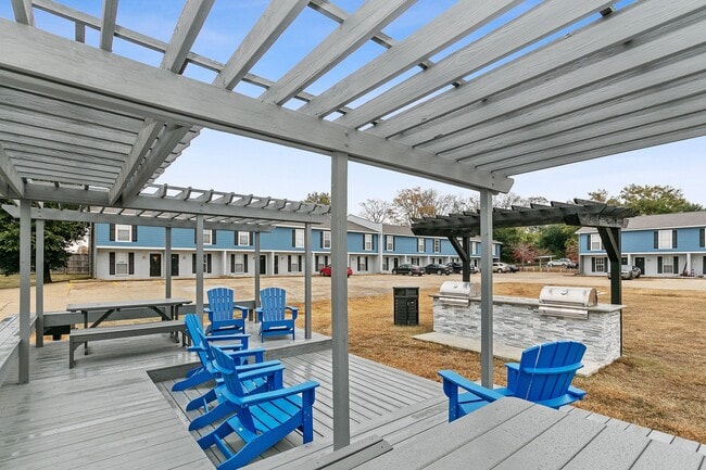 Building Photo - The Block Townhomes