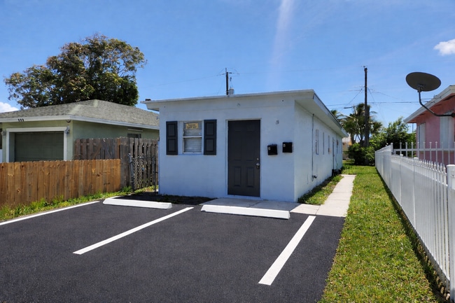 Building Photo - 430 NW 12th Ave