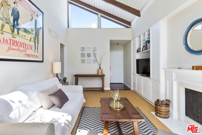 Photo - 1340 S Beverly Glen Blvd Unidad 307