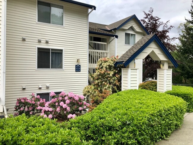 Building Photo - 1 Bedroom Near Lake Washington With Pool!