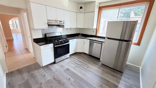 Photo - 5706 N Maplewood Ave Unit 2