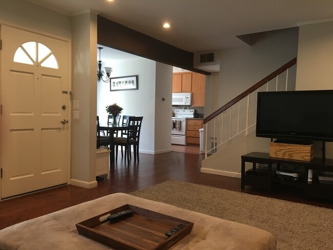 Photo - 18526 Mayall St