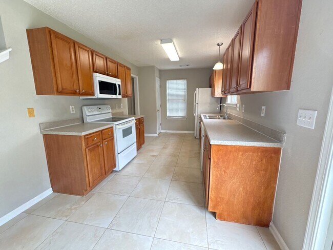 Photo - 3 bedroom with fenced backyard