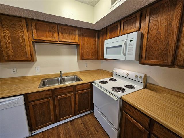 Photo - 9823 Walnut St Unit 208