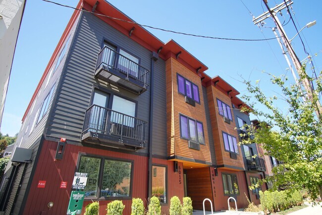 Building Photo - Modern, Spacious 2Bdr w/Condo-Grade Finish... Unit 205