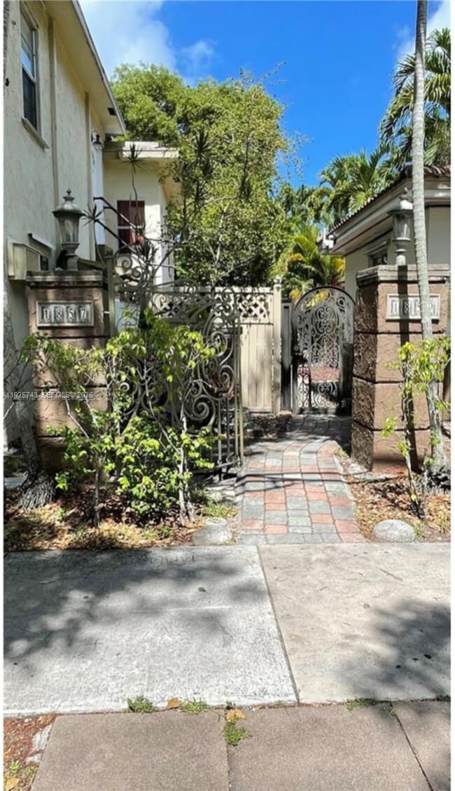 Photo - 1857 Buchanan St Unit 7