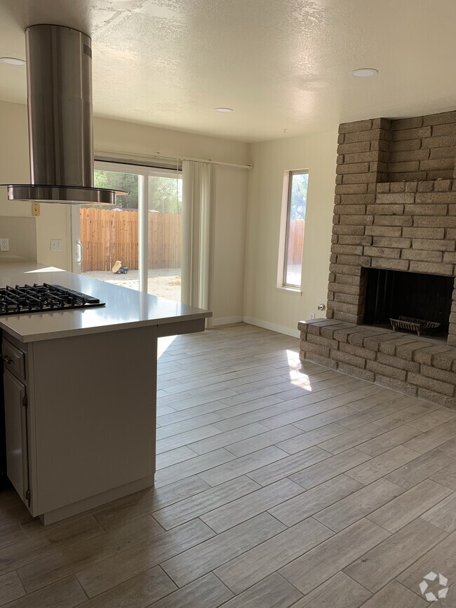 Building Photo - 325 W Howell Ave Rental