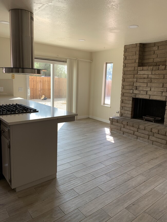 Building Photo - 325 W Howell Ave Rental