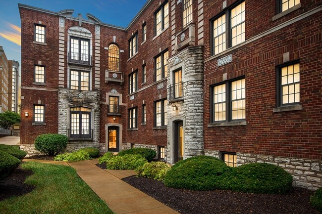 Building Photo - 6218 Northwood Ave Unit 11