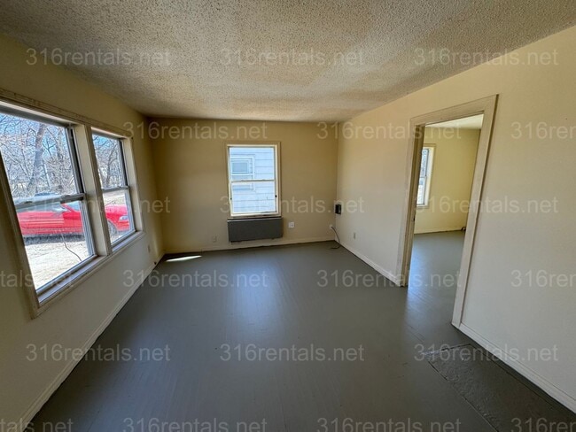 Photo - $675 - 1 bed 1 bath - Duplex Unit 419