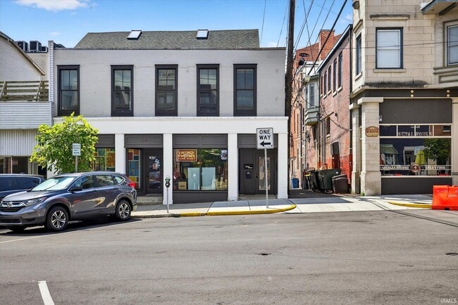 Building Photo - 114 E 6th St Rental
