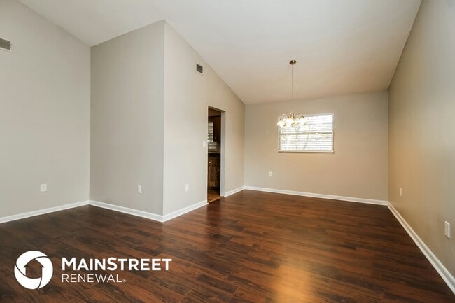 Photo - 3125 Orleans Way S