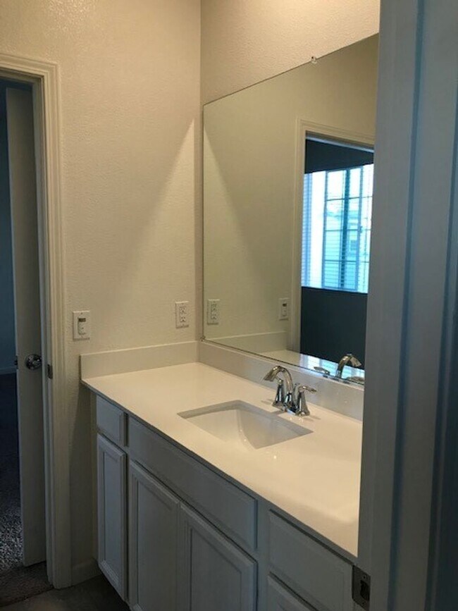 Photo - Beautiful home in Natomas, 3+2.5, 2-story, 2-car tandem garage, close to fwy & shopping