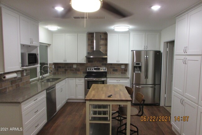 Photo - 925 W Curry St