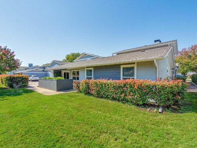 Photo - "Cute 3-Bed 2-Bath Townhome in Hurst!"