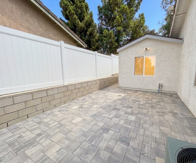 898 Maplewood Ave