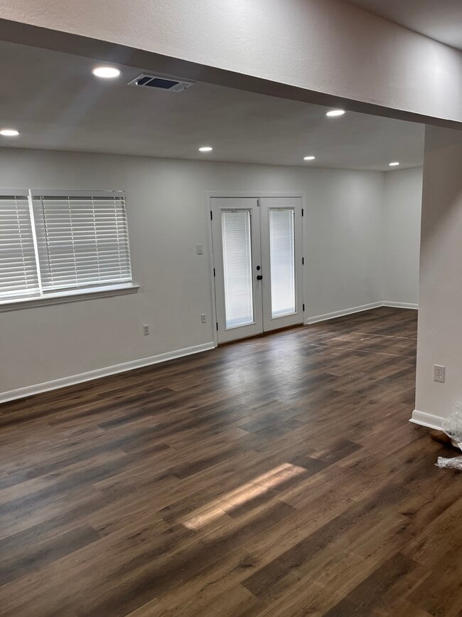 Photo - 745 Westbrook Dr