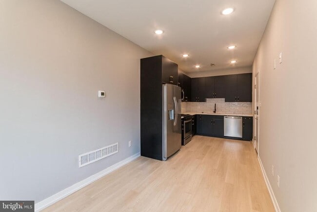 Photo - 2428 Jasper St