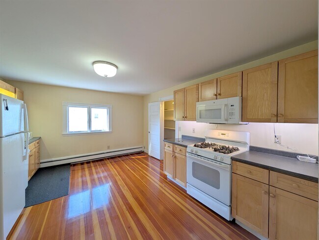 Building Photo - 41 Bay State Ave Unit 3 Rental