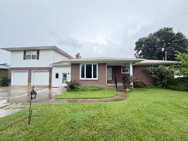Building Photo - Lovely 4 Bedroom and 3 Bath House!