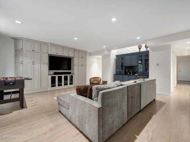 Photo - 24 N May St Unit 333