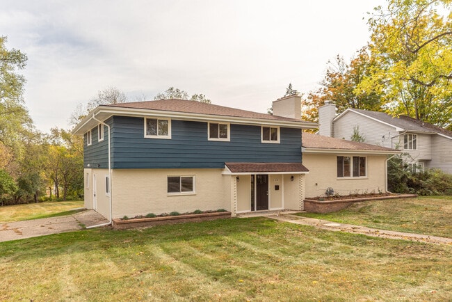 Photo - 1520 Traver Rd