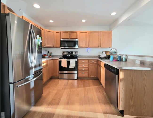 Photo - 615 Rachael St