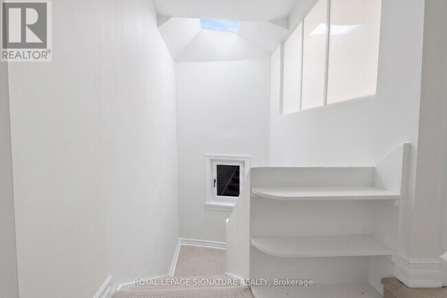 Photo - 395 Clinton St
